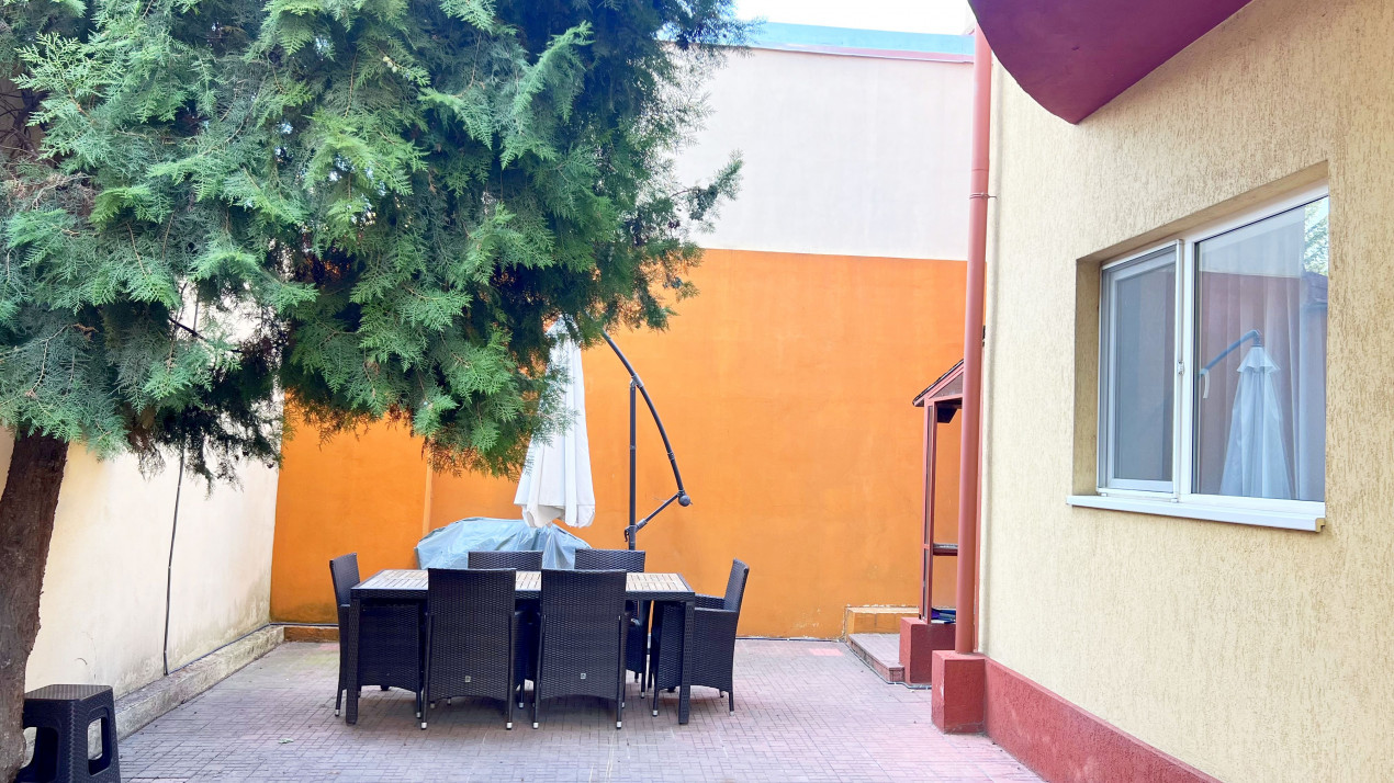 Casa individuala 5 camere I Posibil spatiu comercial I 300 mp I Parcul Lacul Tei