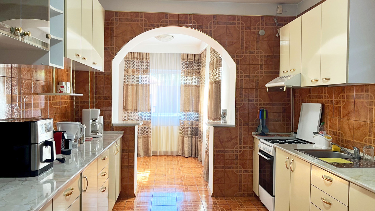 Casa individuala 5 camere I Posibil spatiu comercial I 300 mp I Parcul Lacul Tei