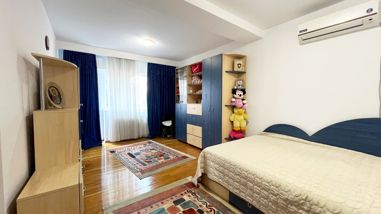 Casa individuala 5 camere I Posibil spatiu comercial I 300 mp I Parcul Lacul Tei