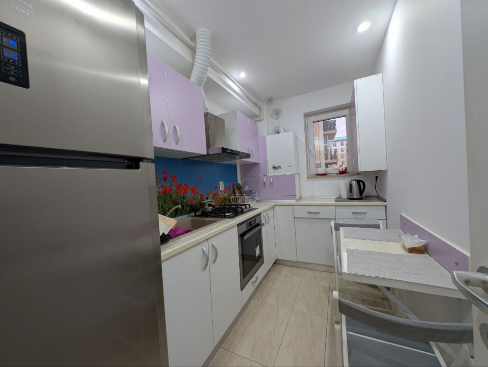 Apartament 2 camere in Complexul Cosmopolis, decomandat + parcare inclusa