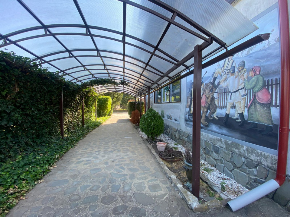 Pensiune la cheie  + casa in inima naturii, teren - 2400 mp, 5