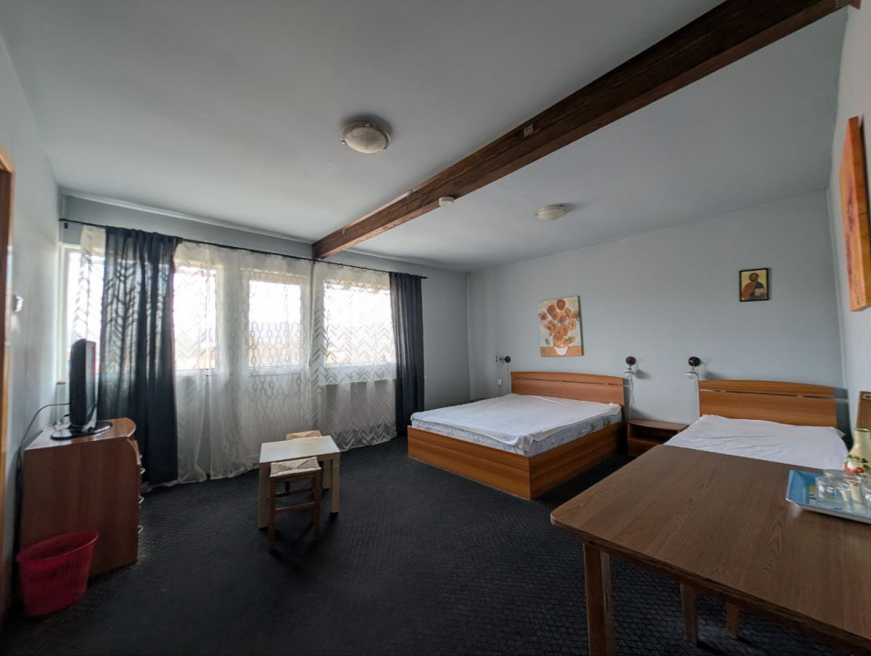 Pensiune la cheie  + casa in inima naturii, teren - 2400 mp, 5