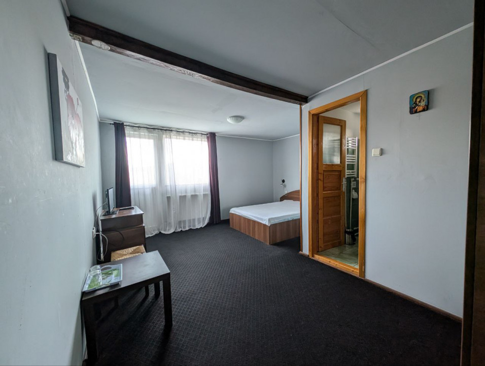 Pensiune la cheie  + casa in inima naturii, teren - 2400 mp, 5