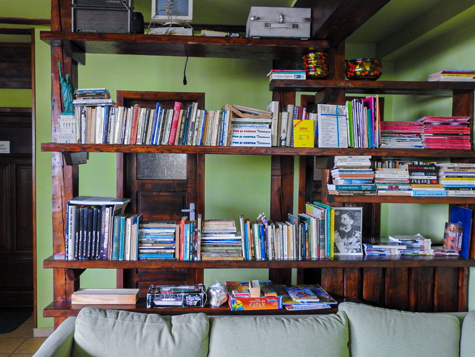 Pensiune la cheie  + casa in inima naturii, teren - 2400 mp, 5