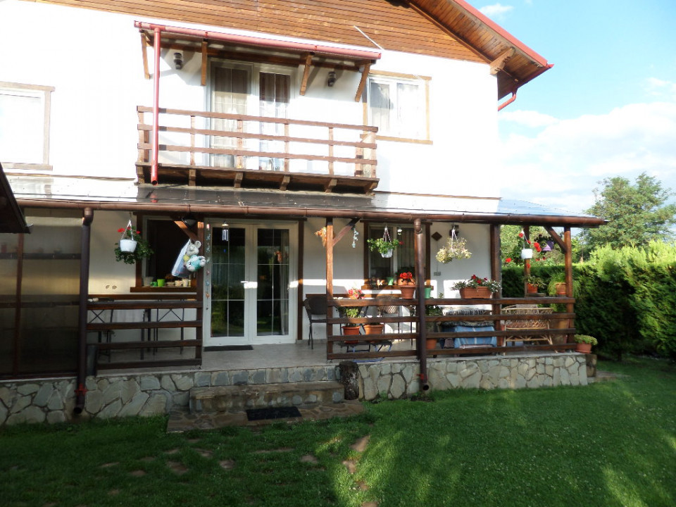 Pensiune la cheie  + casa in inima naturii, teren - 2400 mp, 5