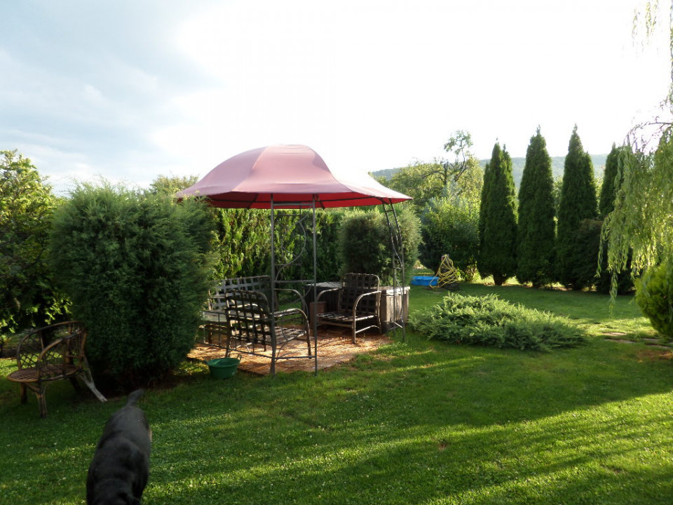 Pensiune la cheie  + casa in inima naturii, teren - 2400 mp, 5