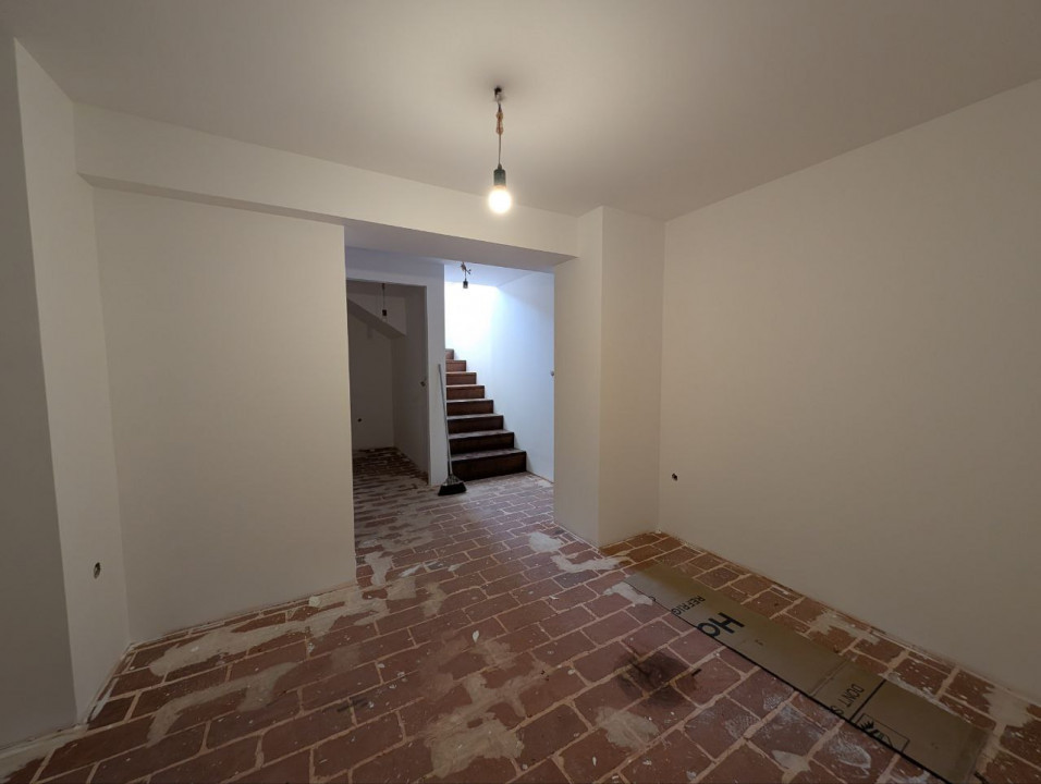 Oportunitate pentru investitie, Spatiu Comercial + Cladire cu 4 garsoniere