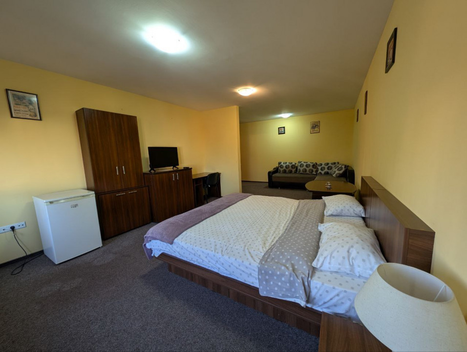 Oportunitate pentru investitie, Spatiu Comercial + Cladire cu 4 garsoniere