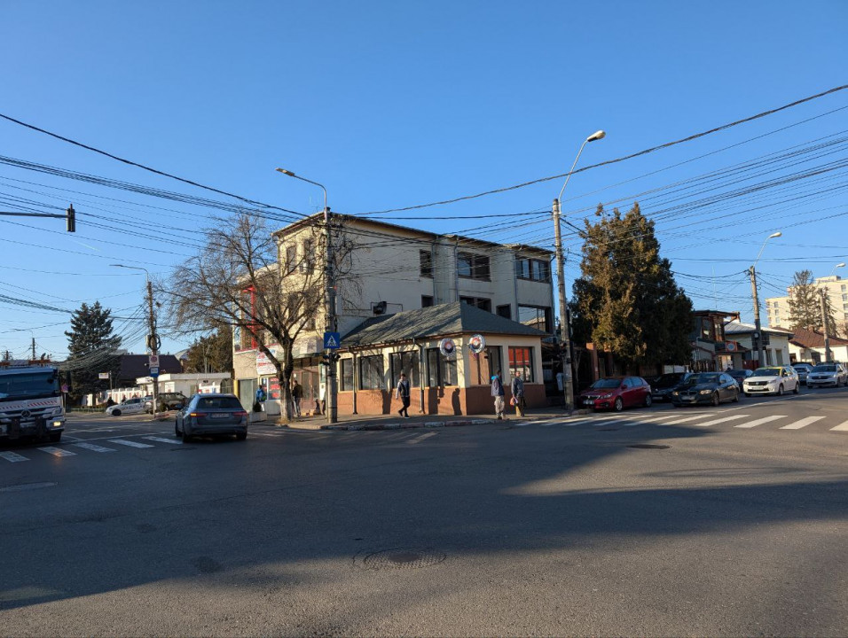 Oportunitate pentru investitie, Spatiu Comercial + Cladire cu 4 garsoniere