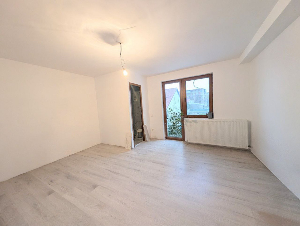 Casă nemobilata de închiriat în Malu Roșu -ideala pentru locuit sau afacere