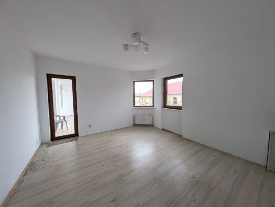 Casă nemobilata de închiriat în Malu Roșu -ideala pentru locuit sau afacere