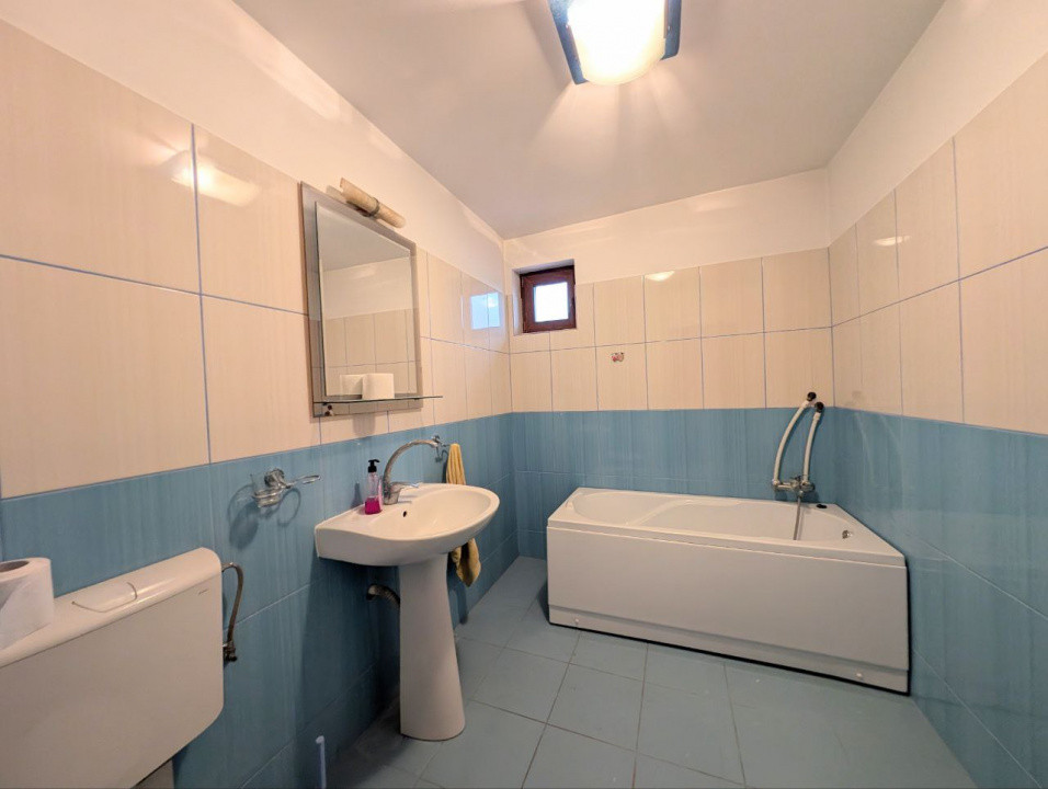 Casă nemobilata de închiriat în Malu Roșu -ideala pentru locuit sau afacere