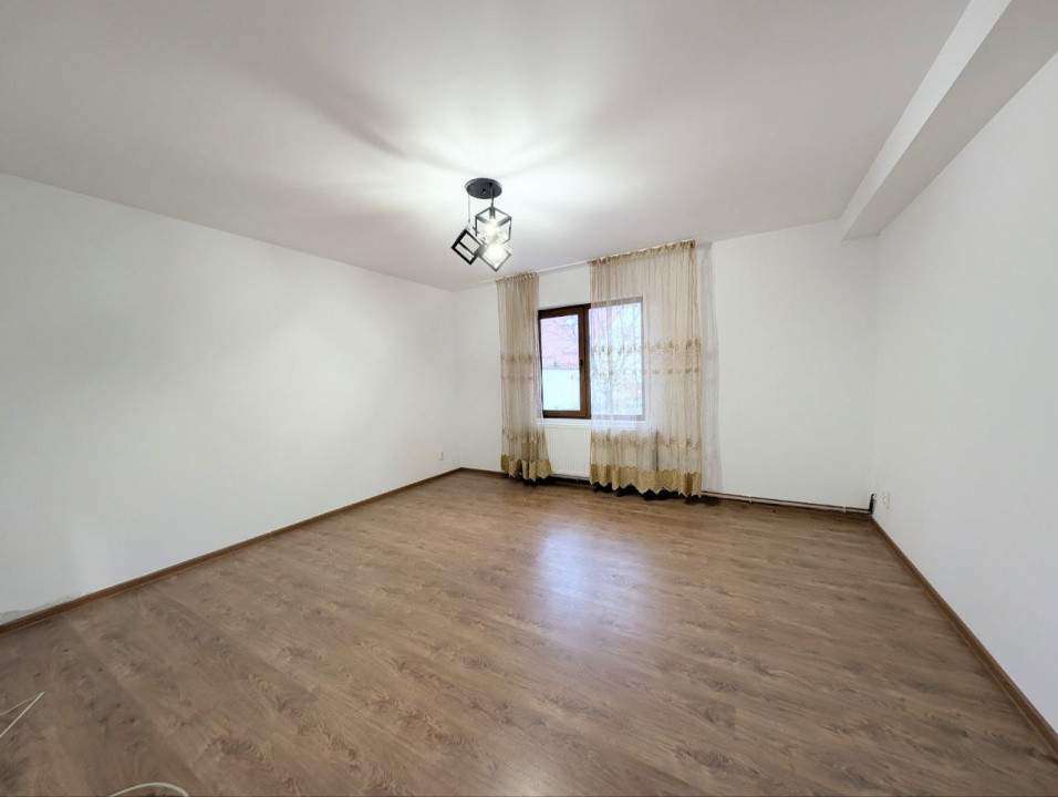 Casă nemobilata de închiriat în Malu Roșu -ideala pentru locuit sau afacere