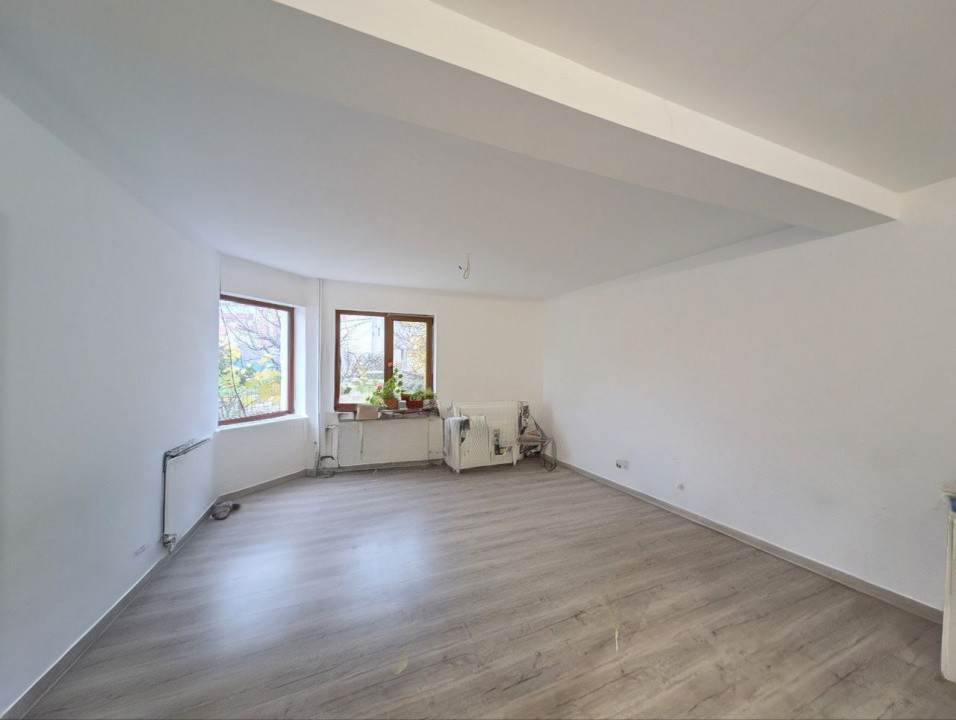 Casă nemobilata de închiriat în Malu Roșu -ideala pentru locuit sau afacere