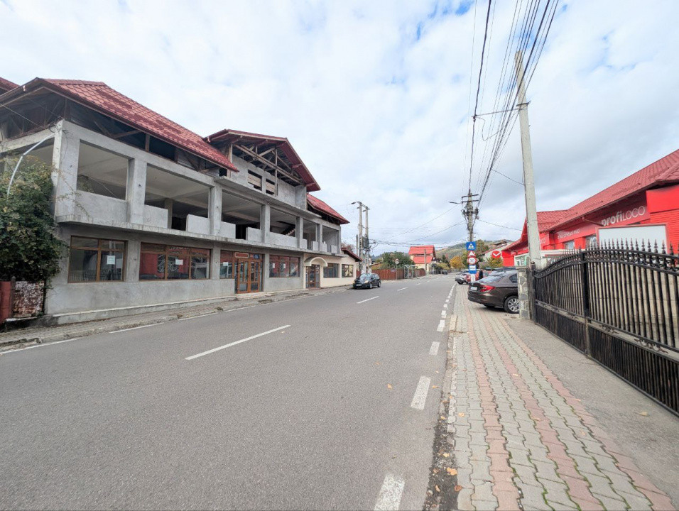 Investitie ideala - Cladire cu Spatiul Comercial la Parter, Teren  845 mp 