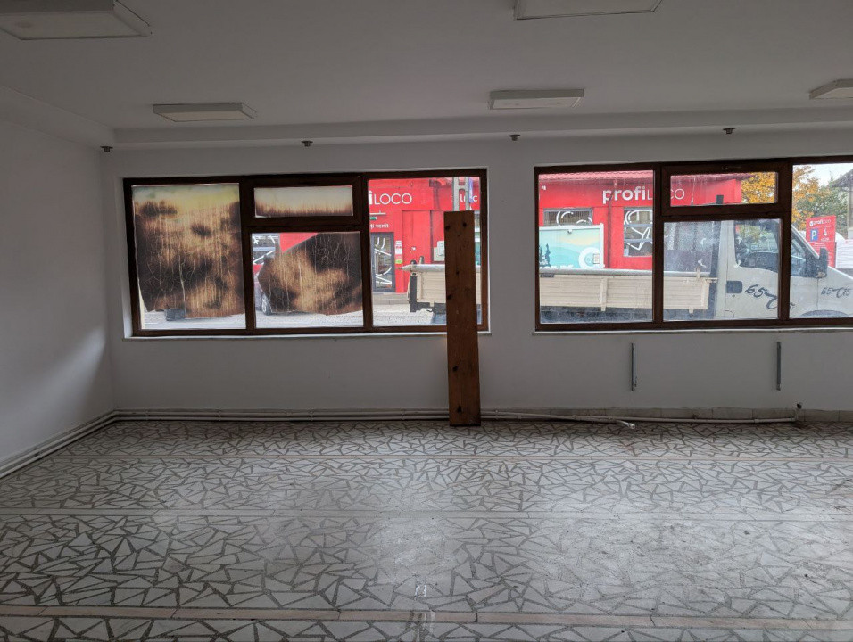 Investitie ideala - Cladire cu Spatiul Comercial la Parter, Teren  845 mp 