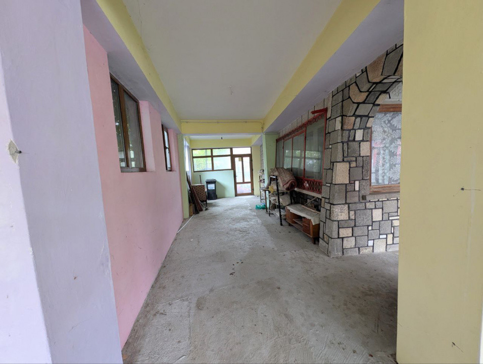 Investitie ideala - Cladire cu Spatiul Comercial la Parter, Teren  845 mp 