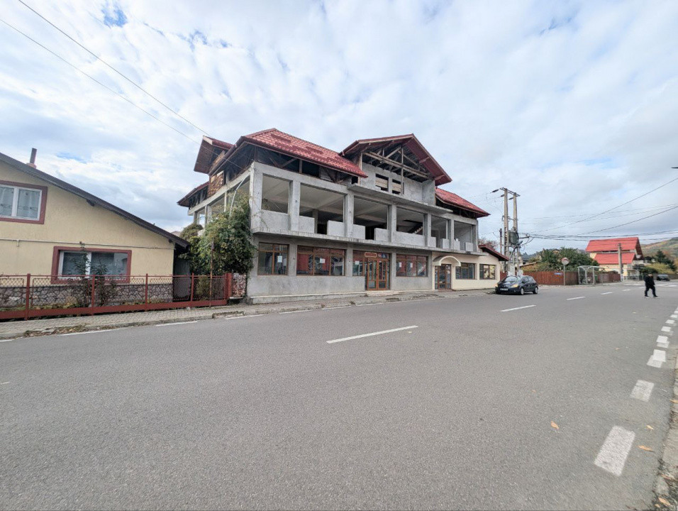 Investitie ideala - Cladire cu Spatiul Comercial la Parter, Teren  845 mp 