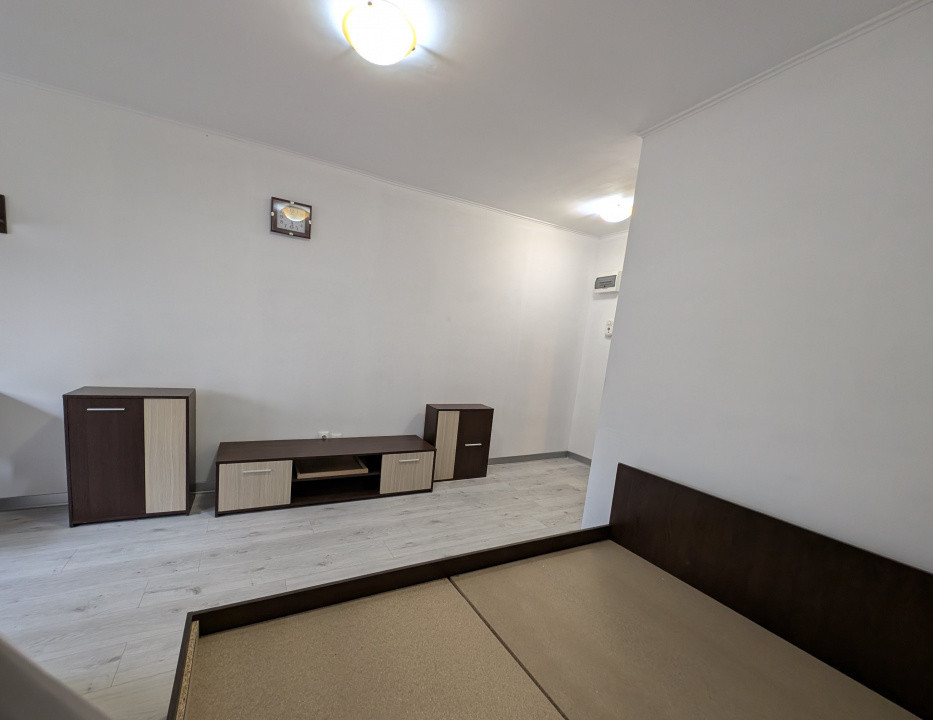 Garsonieră la etajul 1, în bloc renovat, cu lift