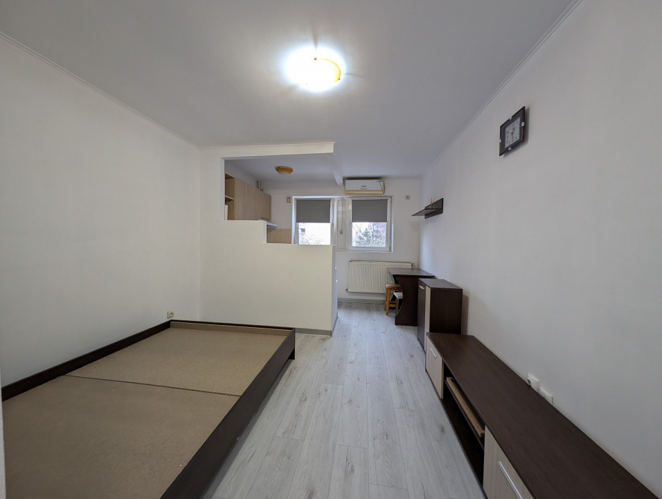 Garsonieră la etajul 1, în bloc renovat, cu lift