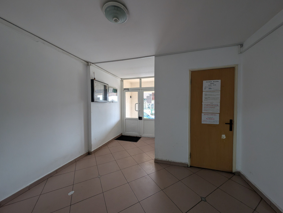 Garsonieră la etajul 1, în bloc renovat, cu lift