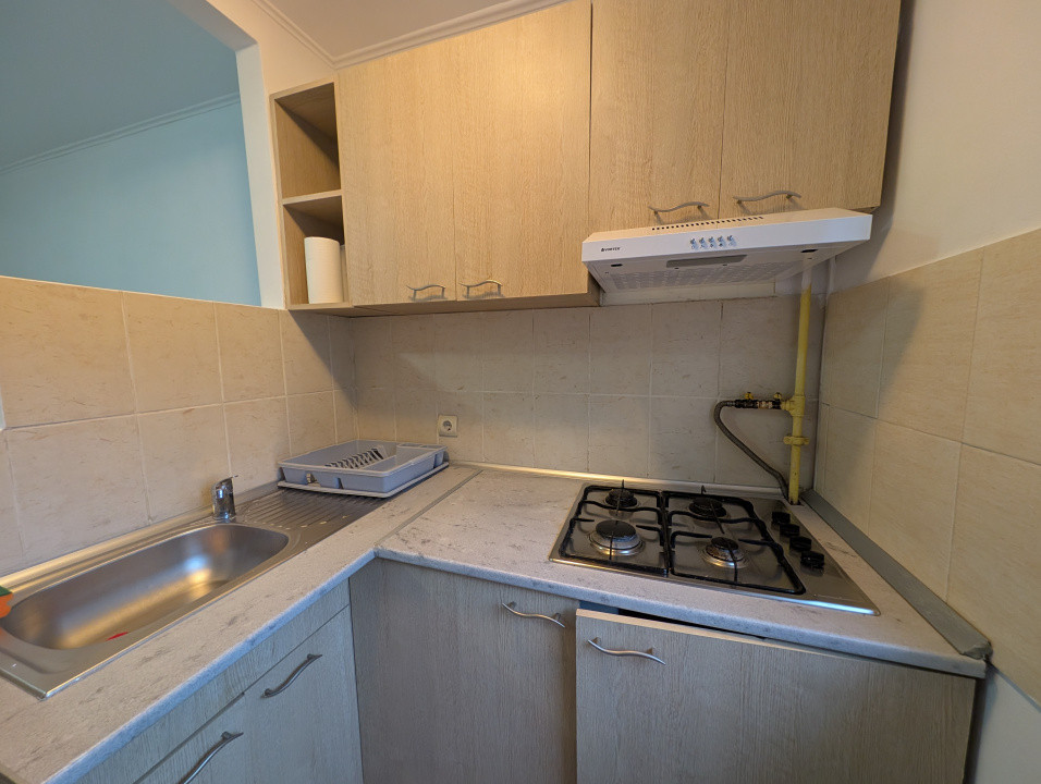 Garsonieră la etajul 1, în bloc renovat, cu lift