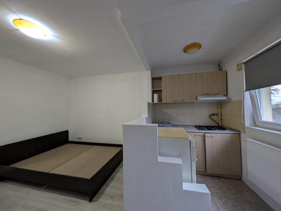 Garsonieră la etajul 1, în bloc renovat, cu lift