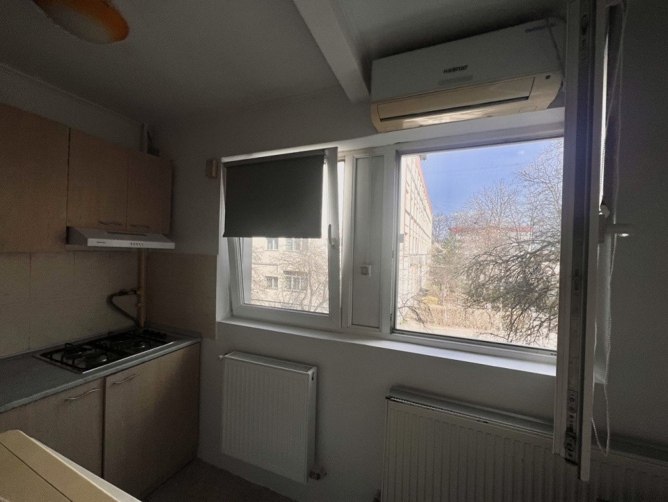 Garsonieră la etajul 1, în bloc renovat, cu lift