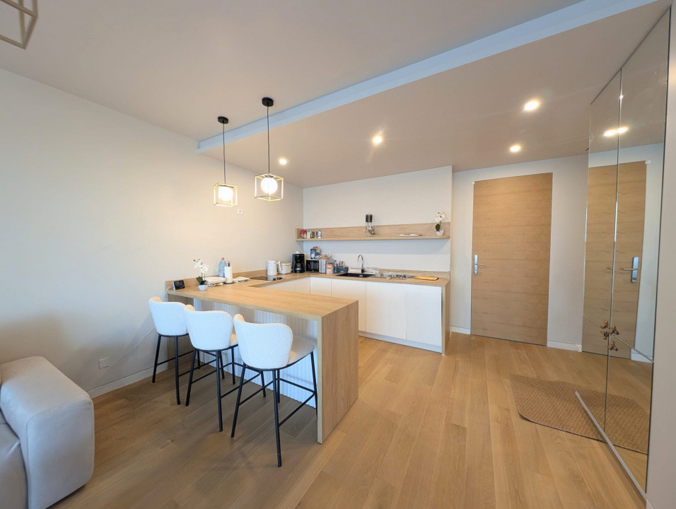 Apartament de lux cu vedere la mare/comfort și liniște /parcare subterană